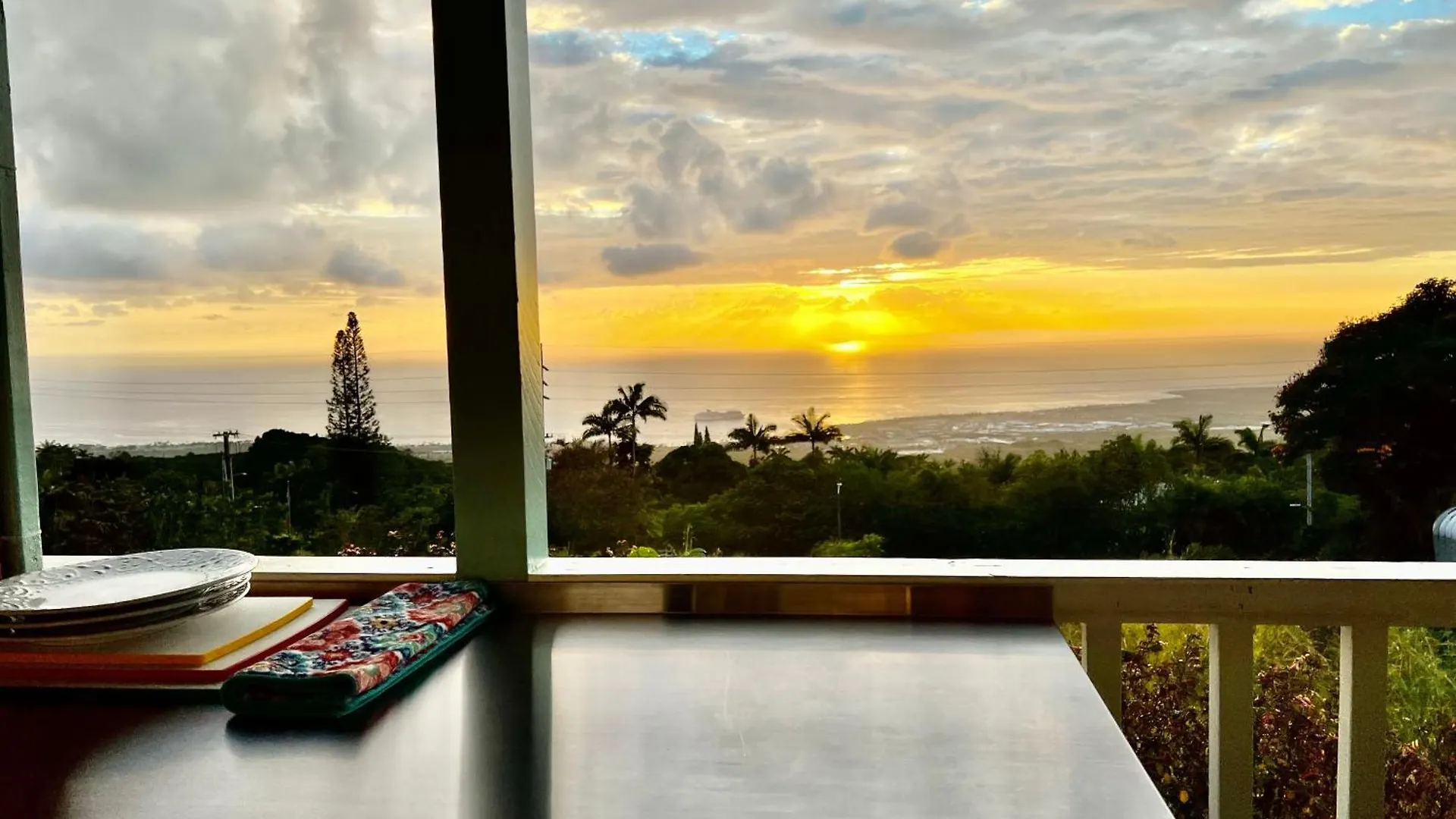 Kailua Kona Overlook Suites Guest house